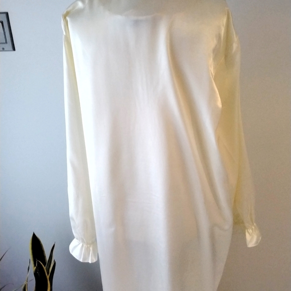 Vintage Ladies satin nightgown, size large - Picture 4 of 6